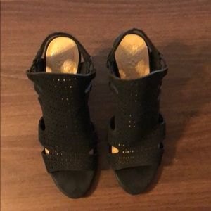 SOLD on Ⓜ️** Vince Camuto wedges